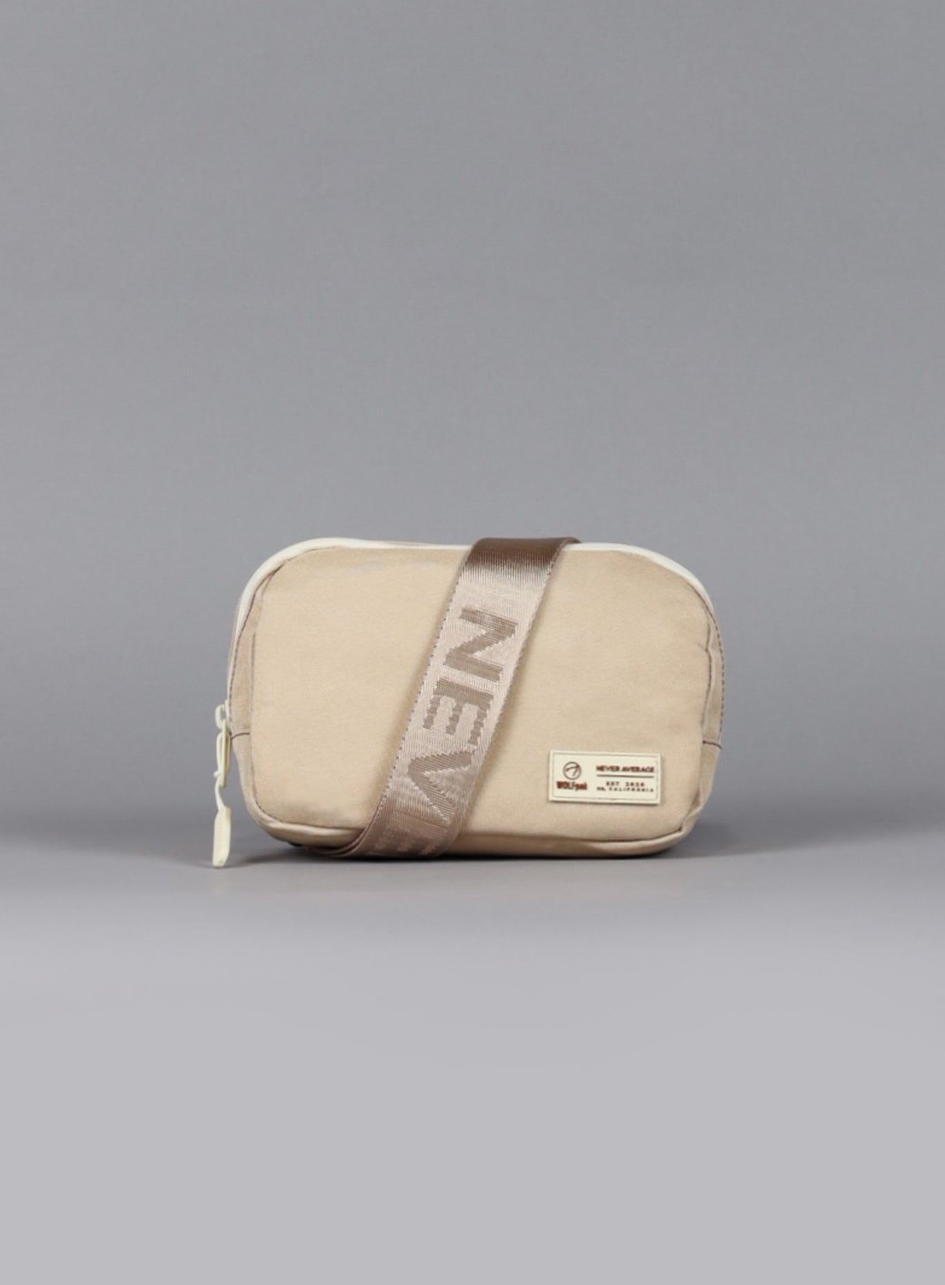 front view of the 1.5L Crossbody Pack Bombshell Sportswear in  Latte color