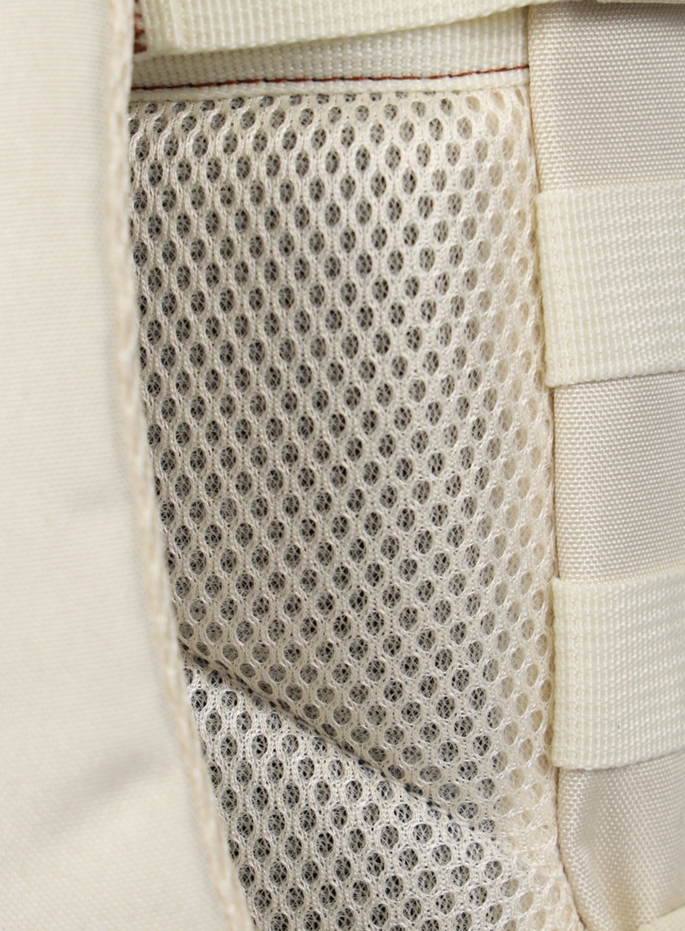 A picture showing the back padding on the the 9L Backpack Mini Bombshell Sportswear in Crème color