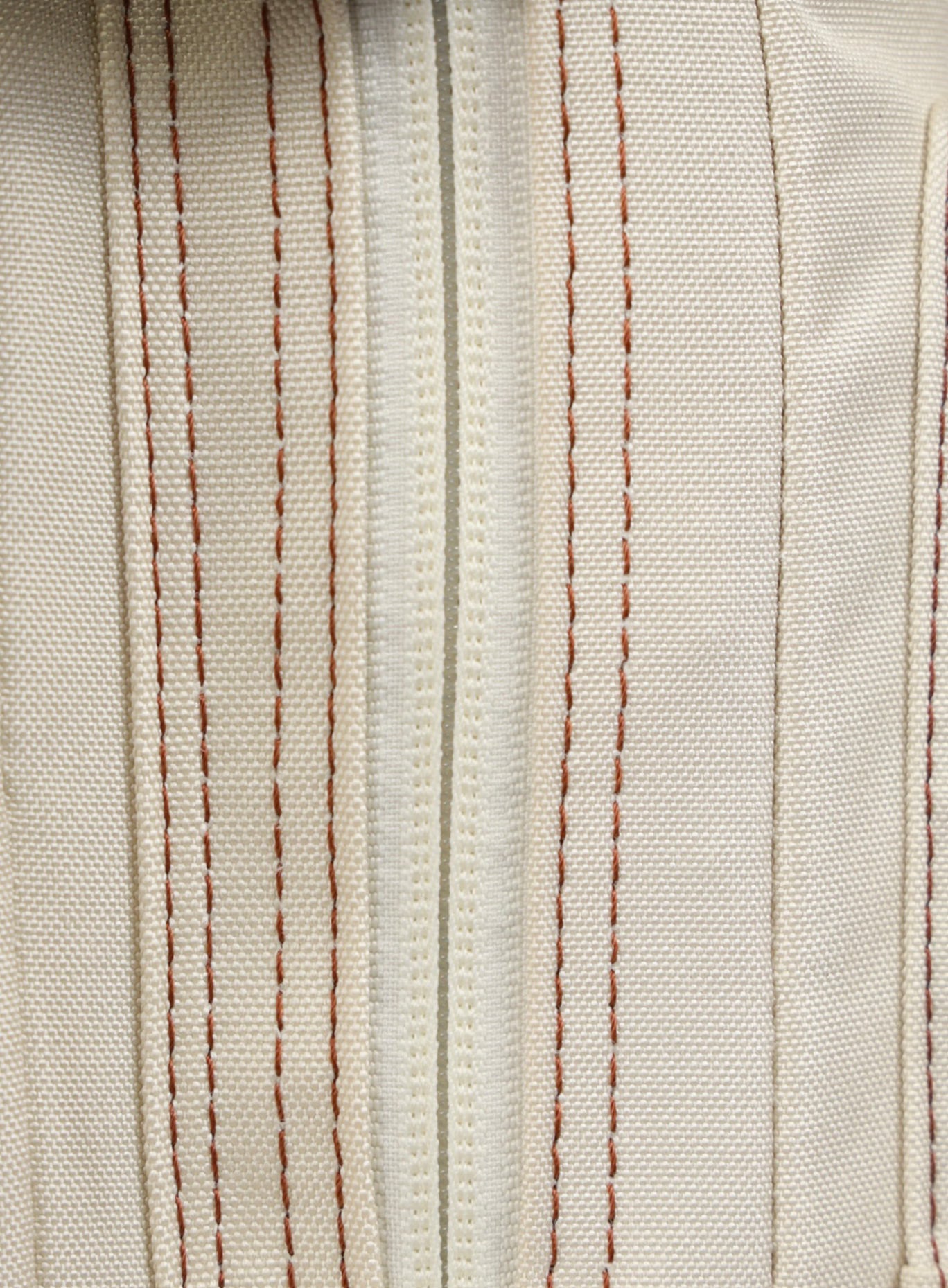 close up picture of the zipper on the   25L Backpack Bombshell Sportswear in Crème color