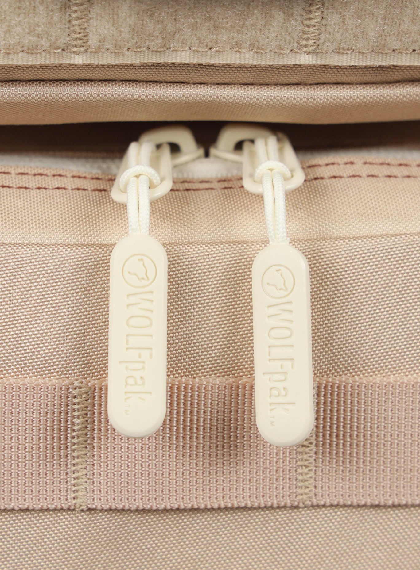 close up picture of the zipper on the  25L Backpack Bombshell Sportswear in Latte color