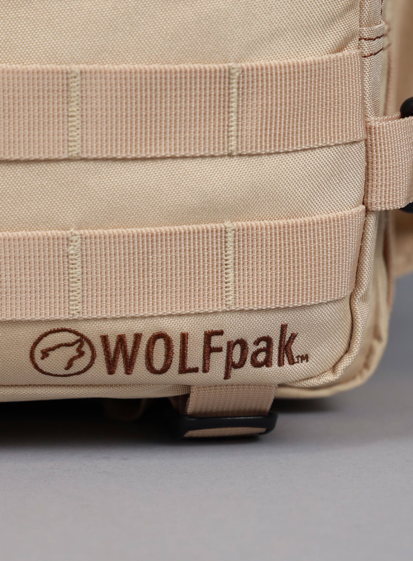 An image highlighting the WOLFpak logo on the  25L Backpack Bombshell Sportswear in Latte color