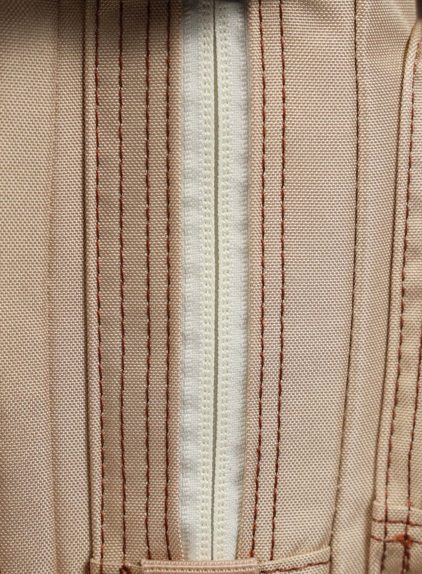 A picture showing the zipper pull on the  25L Backpack Bombshell Sportswear in Latte color