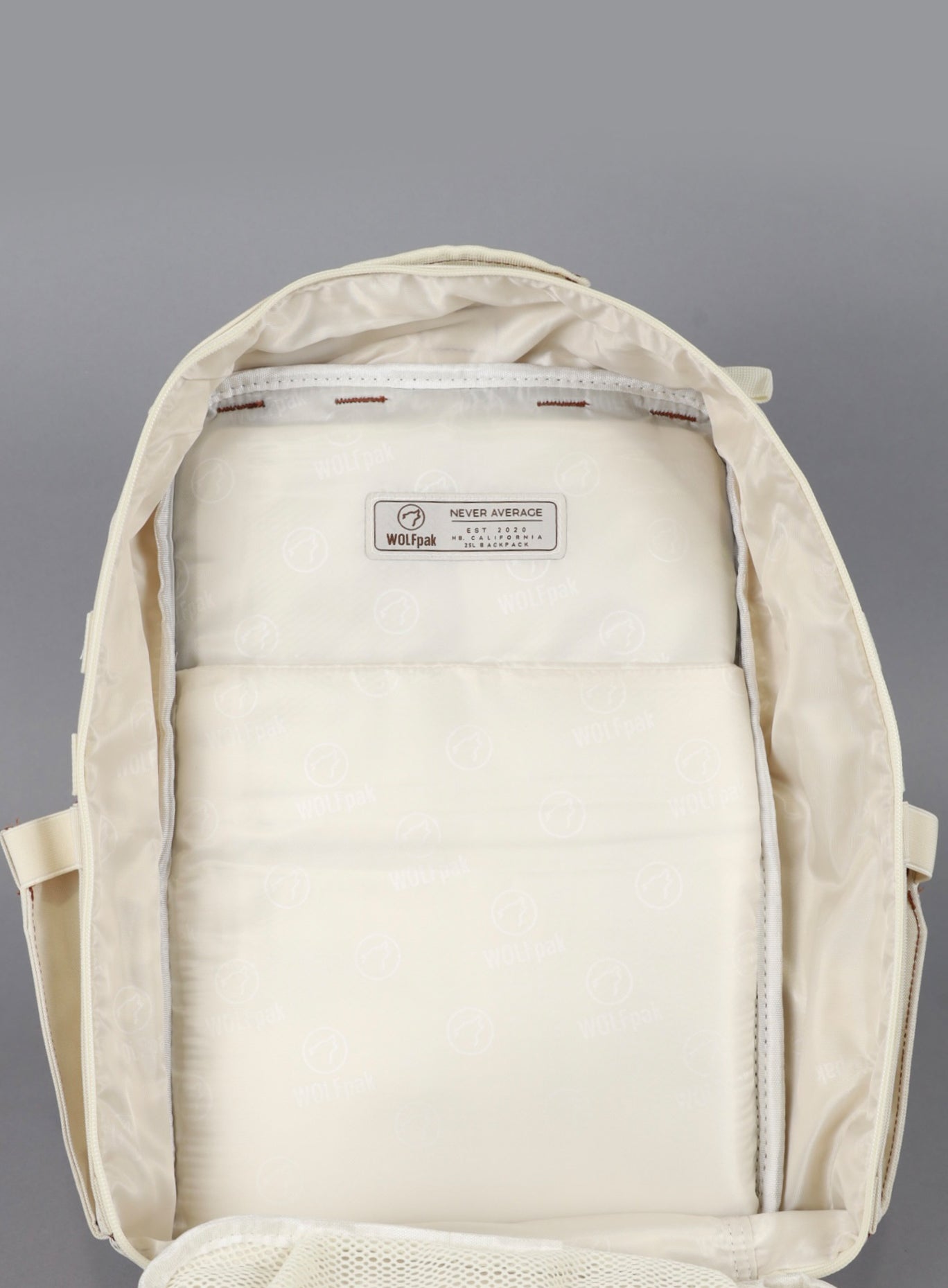 A picture showing the main compartment unzipped on the 25L Backpack Bombshell Sportswear in Crème color