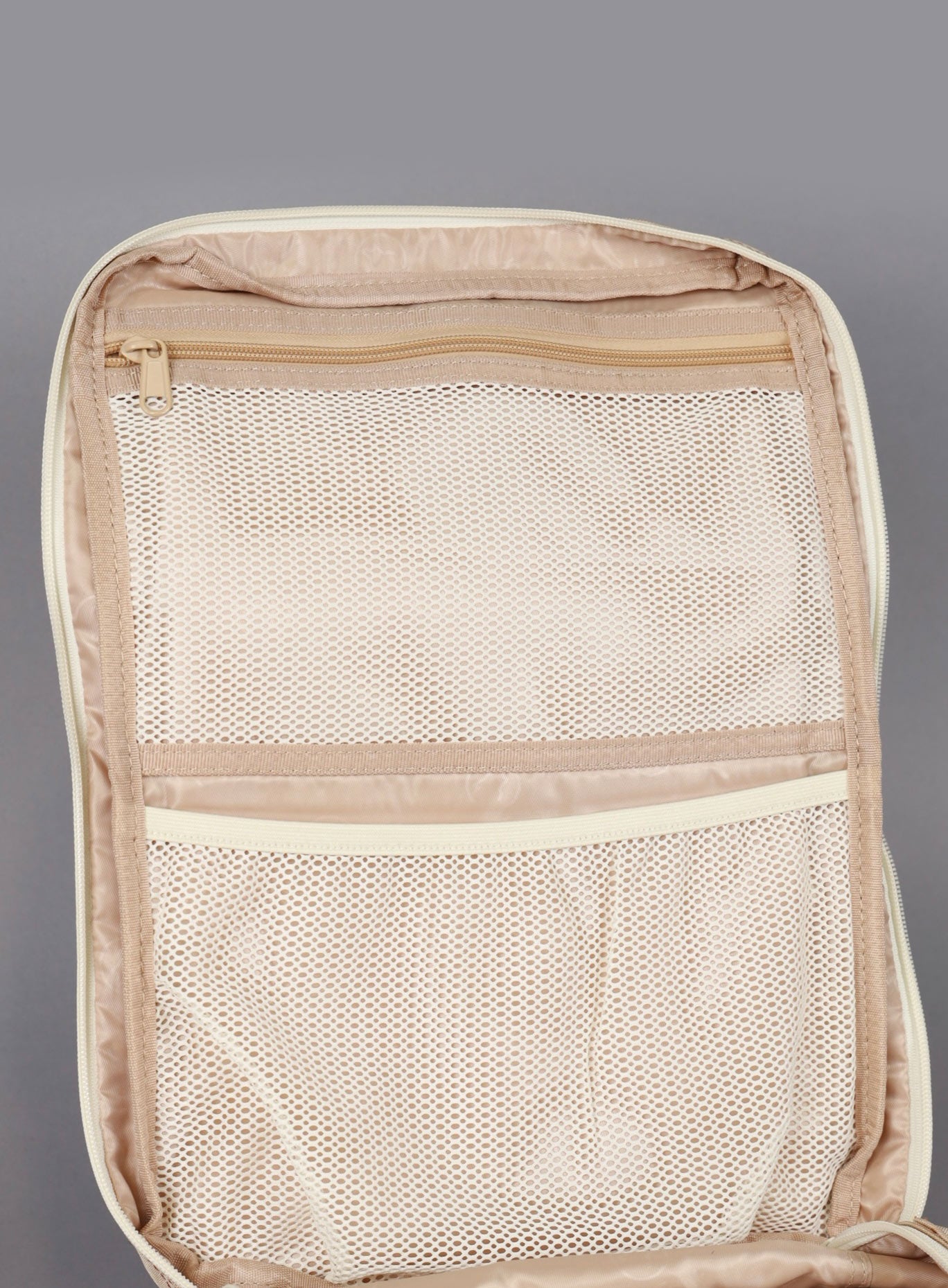 A picture showing the top side of the main compartment with mesh compartments on the  25L Backpack Bombshell Sportswear in Latte color