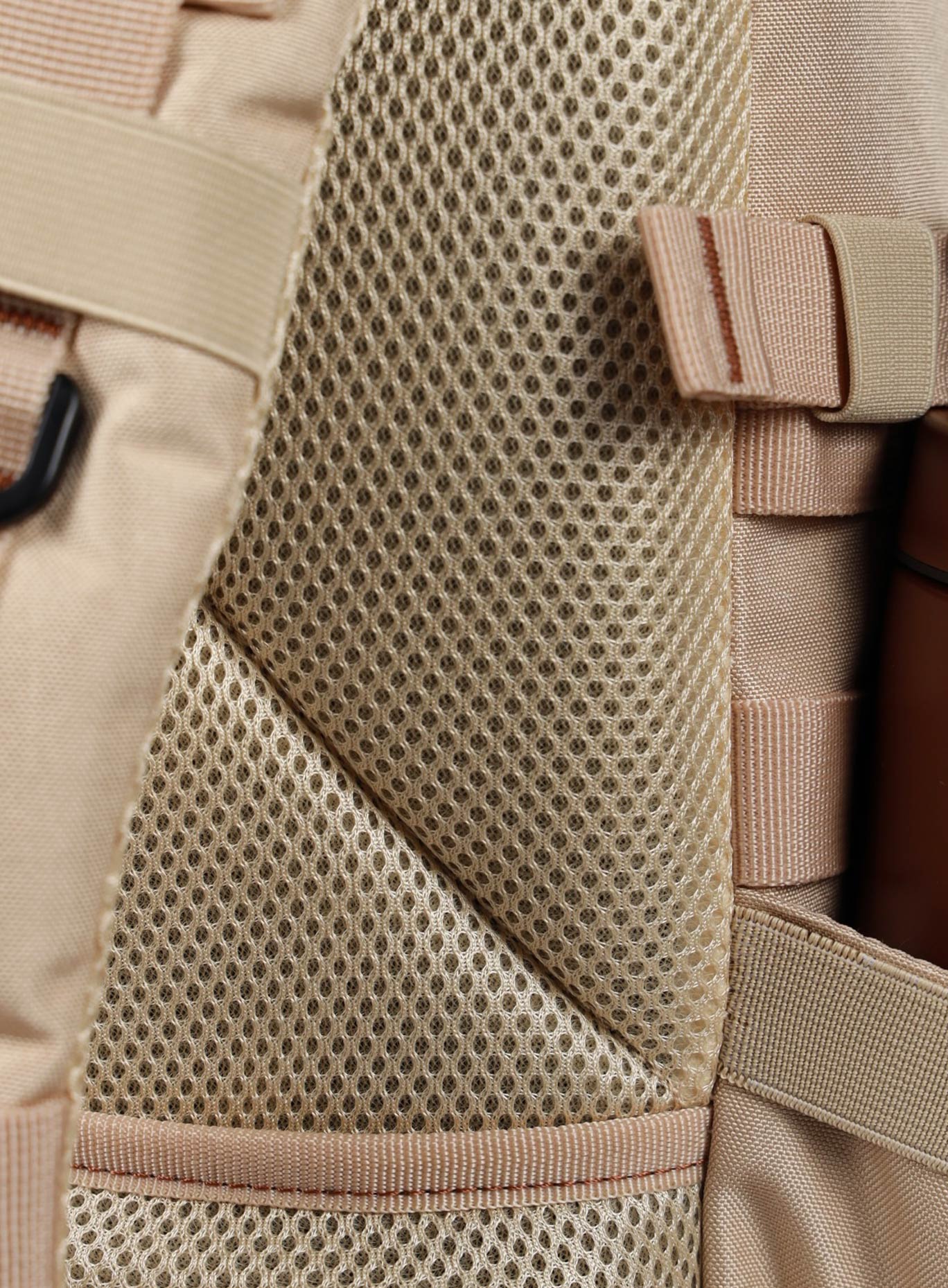 Picture showing the back padding on the  25L Backpack Bombshell Sportswear in Latte color