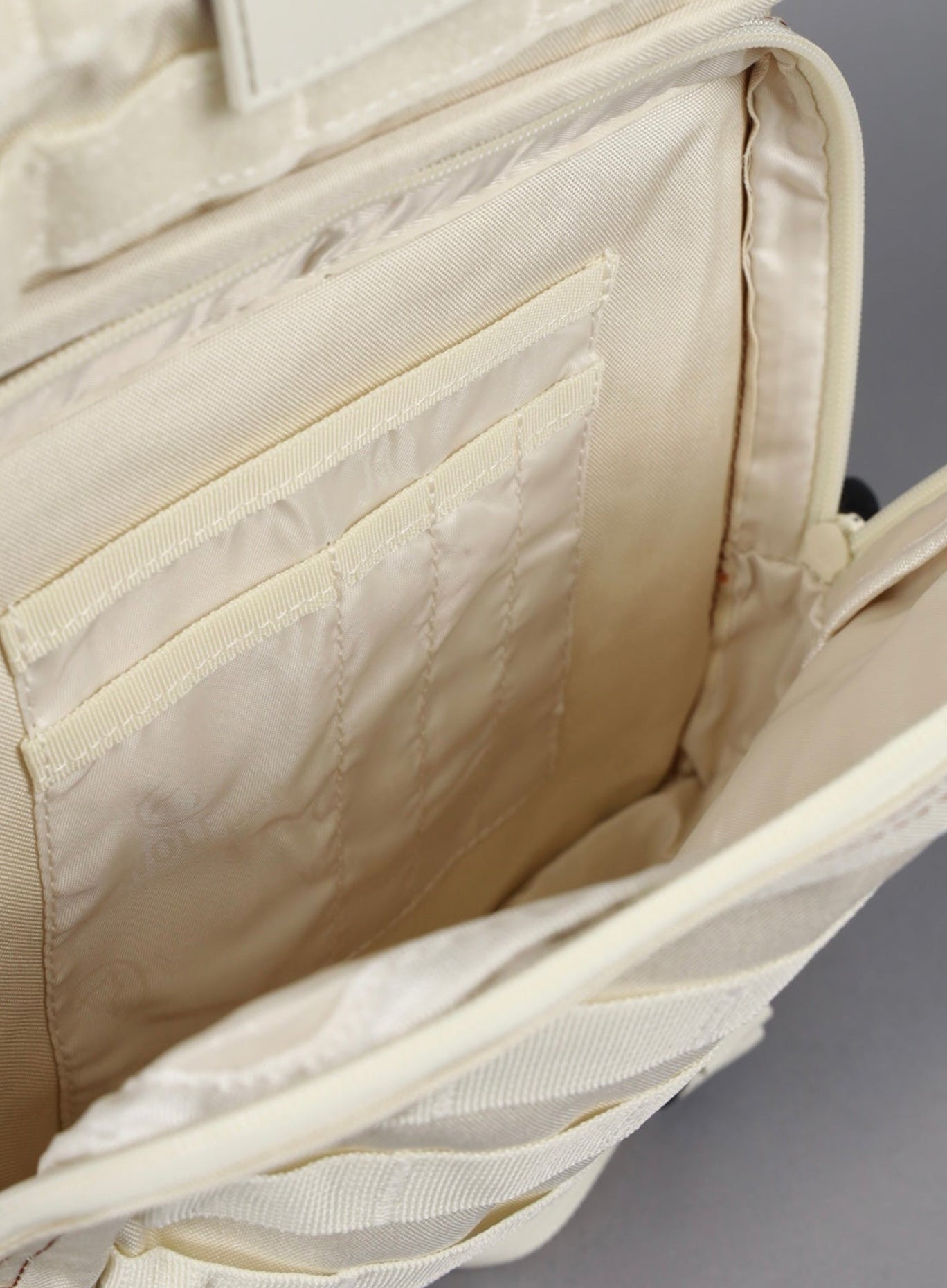 A picture of the second compartment in the 35L backpack from Wolfpak in creme color 