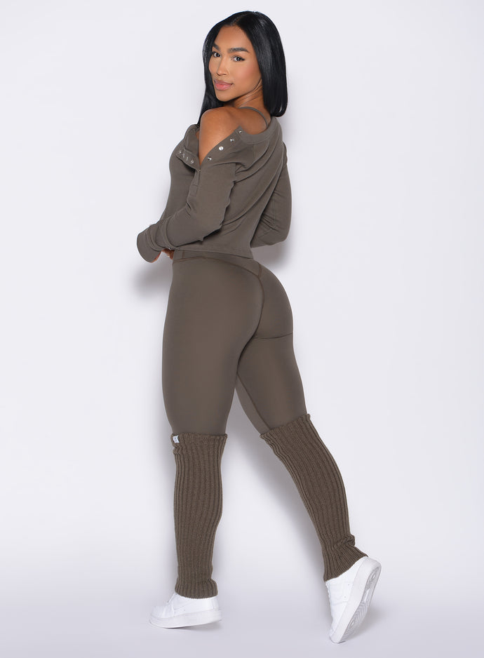 back left side profile view of a model wearing the Internal Scrunch Leggings in winter oak color paired with the matching pullover