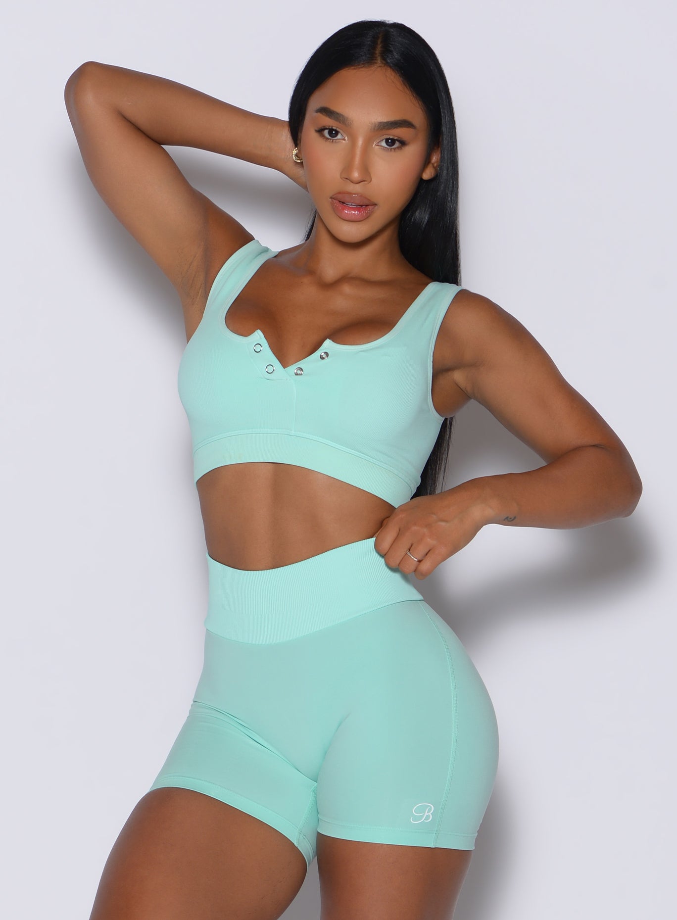 front profile picture of a model in our Snap Seamless Bra and the matching shorts in Spring Mint color