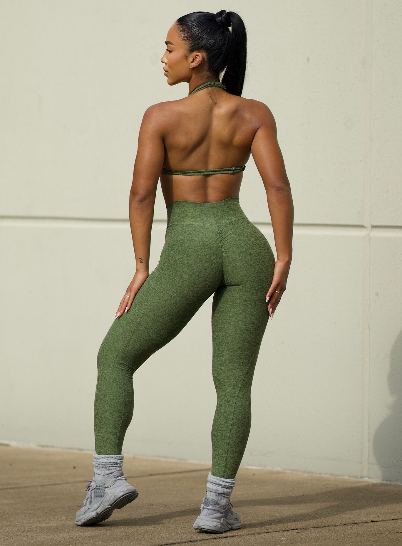 Back profile view of our model in outdoors wearing the Curves 2.0 Leggings in Juniper color