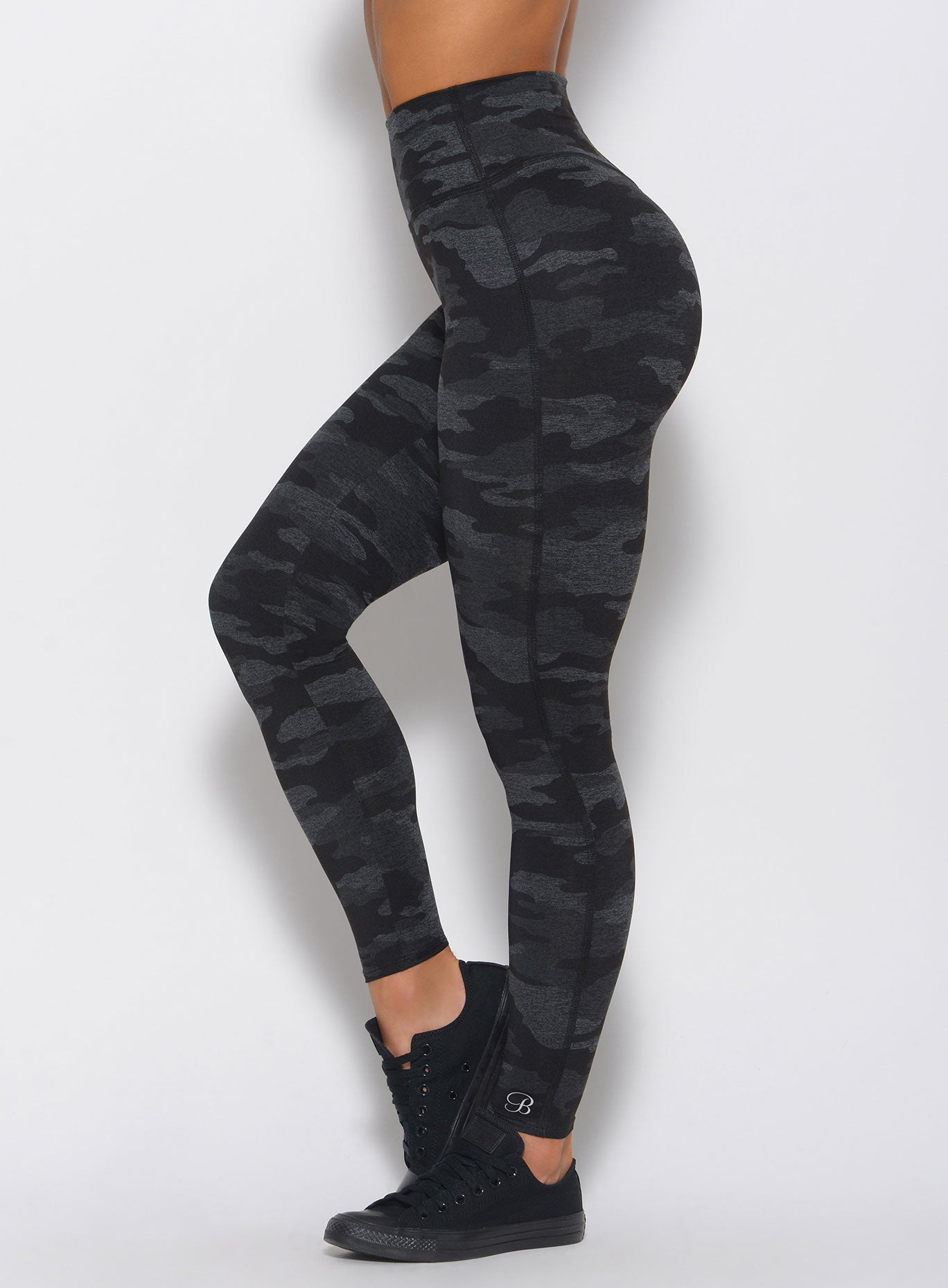 Zoomed in side view of the camo leggings in charcoal 